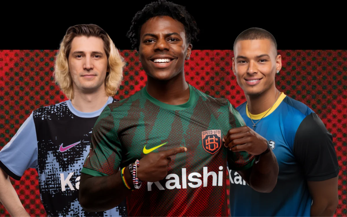 Three young men in soccer jerseys stand side by side, smiling at the camera. The central figure points to his chest, displaying a “Speed Utd” badge on his green and red shirt.